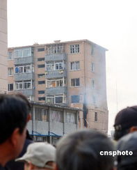伊朗居民楼遭空袭倒塌，20名无辜儿童丧生